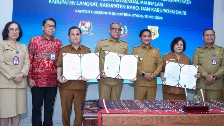 Pj bupati Dairi Charles Bantjin saat melaksanakan kerjasama kesepakatan dengan pemkab Langkat dan pemkab Tanah Karo, dikantor Gubsu, Senin (13/5/2024). (kedannews.com/ist)
