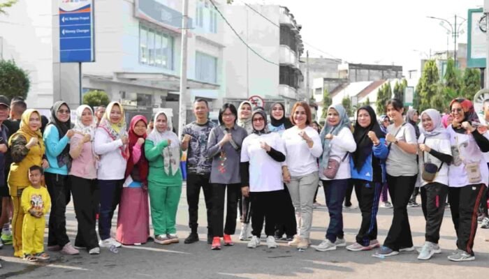 CFD, Plt. Bupati Bersama Masyarakat Labuhanbatu Ikuti Senam Sehat