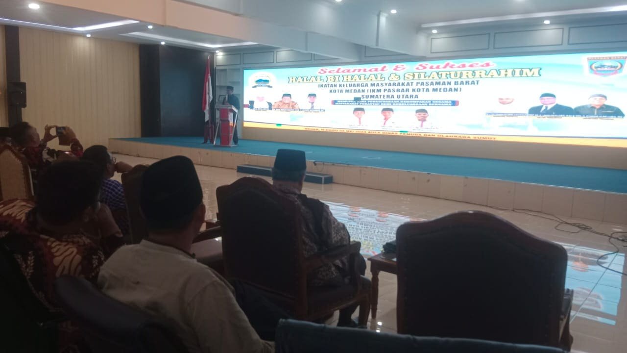Suasana acara Halal Bihalal di Aula Dinas Pemuda dan Olahraga Sumut, Minggu (05/05/2024). (kedannews.com/M Adha).