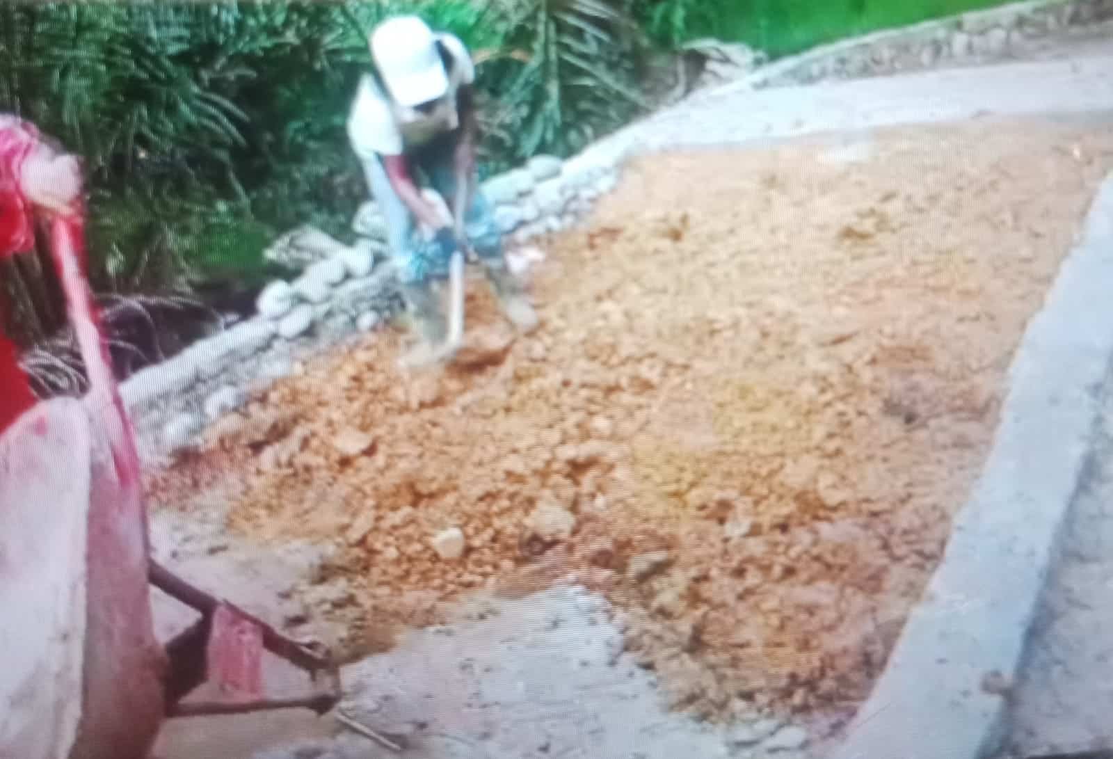 Suasana penimbunan proyek dengan tanah merah, Selasa (07/05/2024). (kedannews.com/ist).