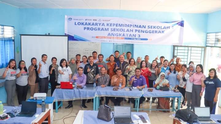 Kepala Dinas Pendidikan kabupaten Dairi Jonni Purba menghadiri Loka Karya kepemimimpinan sekolah di SMP HKBP Sidikalang,Jumat (17/5/2024). (kedannews.com/Sondang Silalahi).