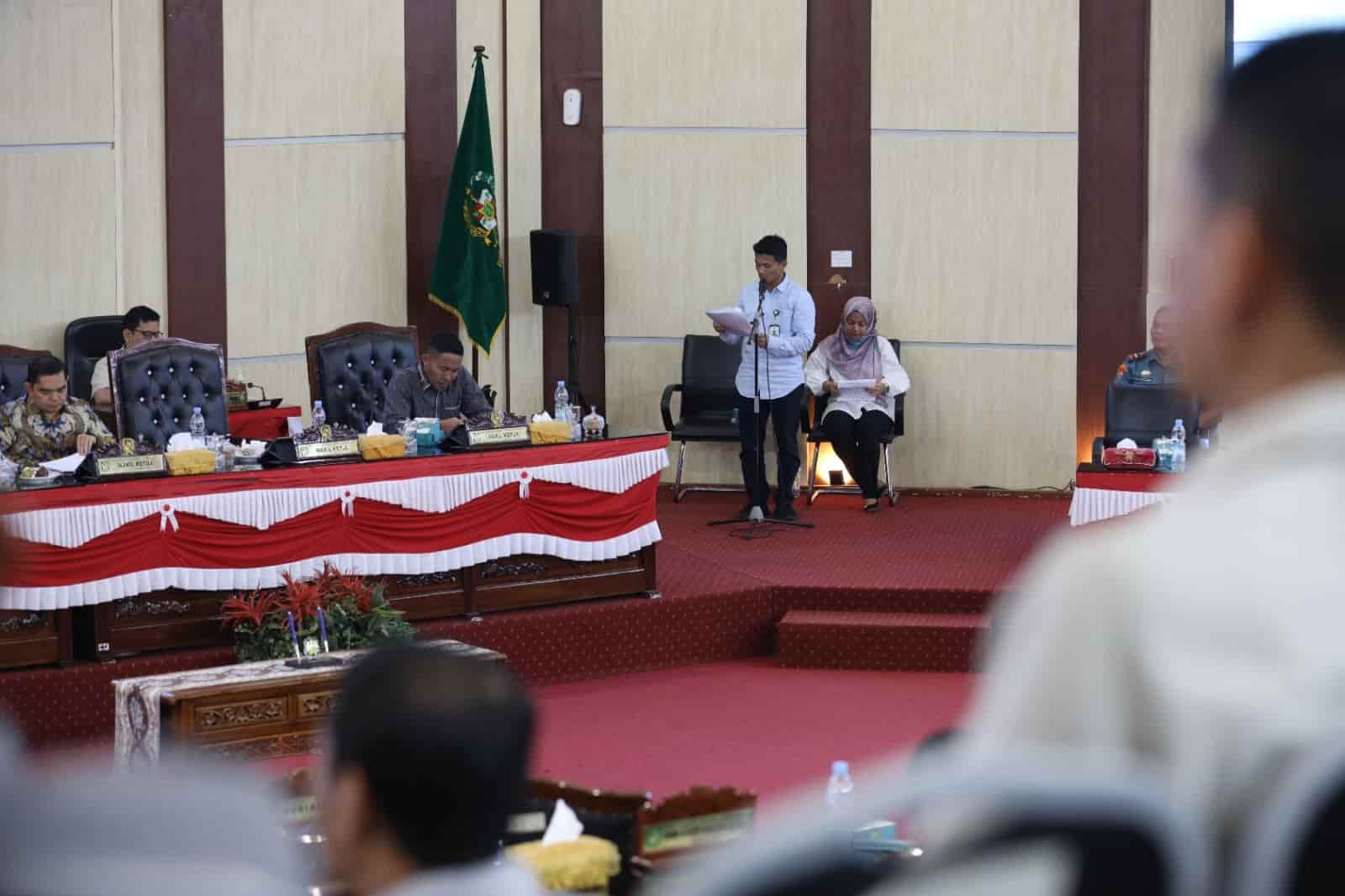 Andres Willy Simanjuntak, SH saat bacakan Konsep Krputusan dan Persetujuan pada Rapat Paripurna tentang Penyampaian Laporan Badan Anggaran, Pendapat Fraksi-fraksi DPRD Kota Medan dan Penandatanganan/Pengambilan Keputusan DPRD Kota Medan Sekaligus Persetujuan Bersama atas Ranperda Kota Medan tentang Pertanggungjawaban Pelaksanaan APBD Kota Medan Tahun 2023 yang berlangsung di Ruang Rapat Paripurna DPRD Medan, Selasa (25/06/2024) siang (kedannews.com/ist).
