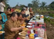 Sarapan Bersama Masyarakat Desa Belang Malum Saat Pj. Bupati Dairi Charles Bantjin Tinjau Rencana Pembangunan Bendungan