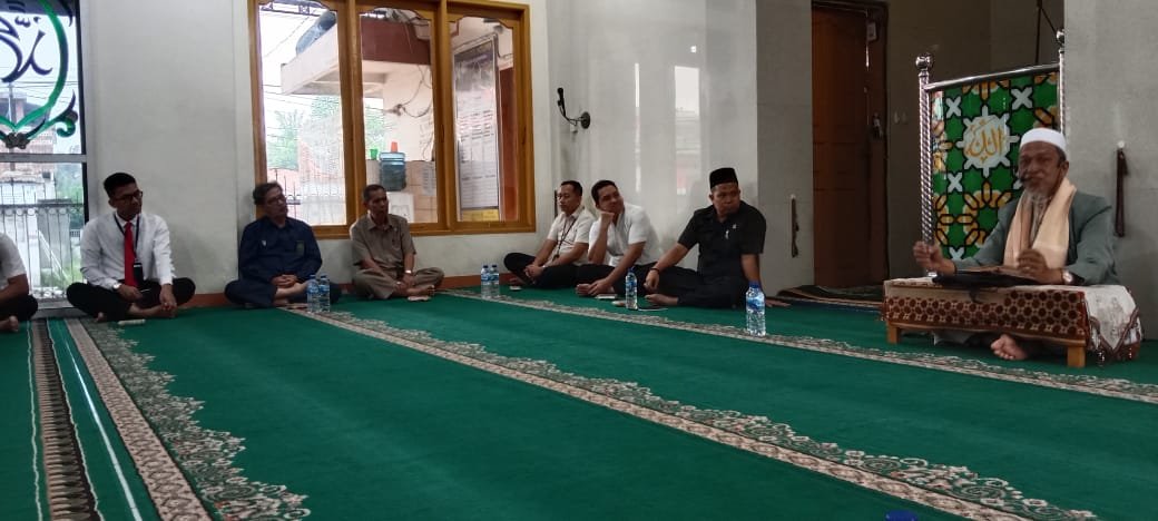 Kegiatan Pengajian Rutin Pengadilan Negeri Lubuk Pakam yang berlangsung di Masjid Nurul Muslimin, di Masjid Nurul Muslimin Pengadilan Negeri Lubuk Pakam, Rabu (26/06/2024). (kedannews.comSahyar Tumanggor).