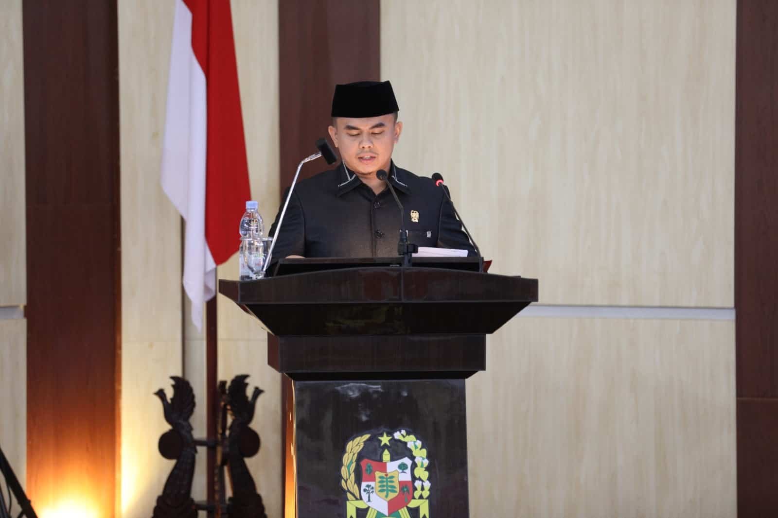 R. Muhammad Khalil Prasetyo saat sampaikan Pendapat Fraksi Partai Gerindra pada Rapat Paripurna tentang Penyampaian Laporan Badan Anggaran, Pendapat Fraksi-fraksi DPRD Kota Medan dan Penandatanganan/Pengambilan Keputusan DPRD Kota Medan Sekaligus Persetujuan Bersama atas Ranperda Kota Medan tentang Pertanggungjawaban Pelaksanaan APBD Kota Medan Tahun 2023 yang berlangsung di Ruang Rapat Paripurna DPRD Medan, Selasa (25/06/2024) siang (kedannews.com/ist).