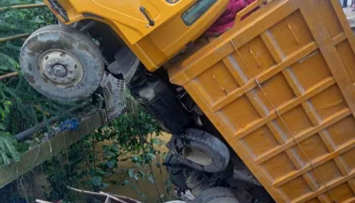 Jembatan Sei Air Tenang Batang Serangan Ambruk dan Tidak Ada Korban Jiwa, Pengguna Jalan Diarahkan Melintasi Jembatan Darurat