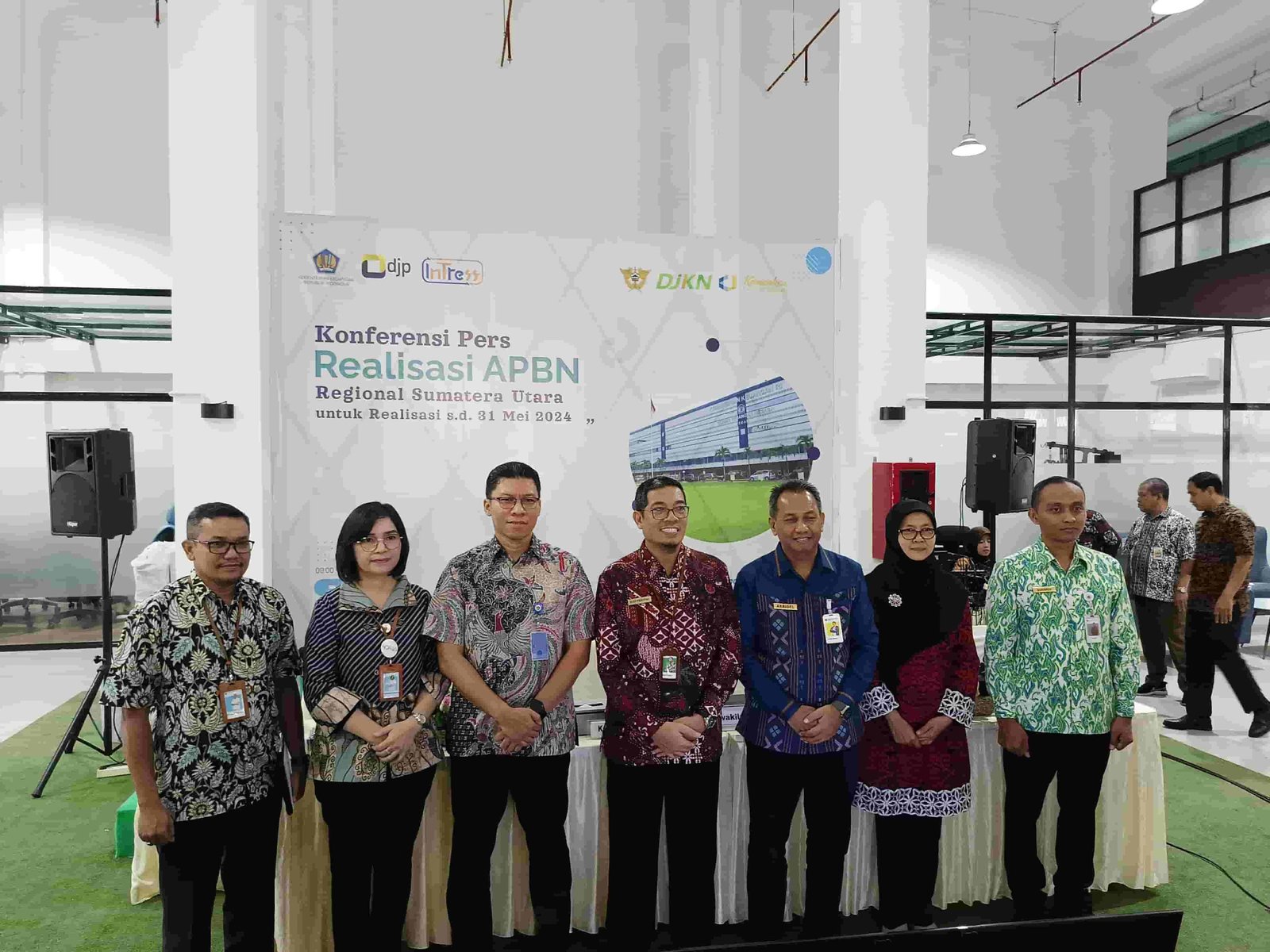 Para Narasumber usai Konferensi Pers Realisasi APBN Regional Sumatera Utara, Jumat (28/06/2024). (kedannews.com/Sahyar Tumanggor).
