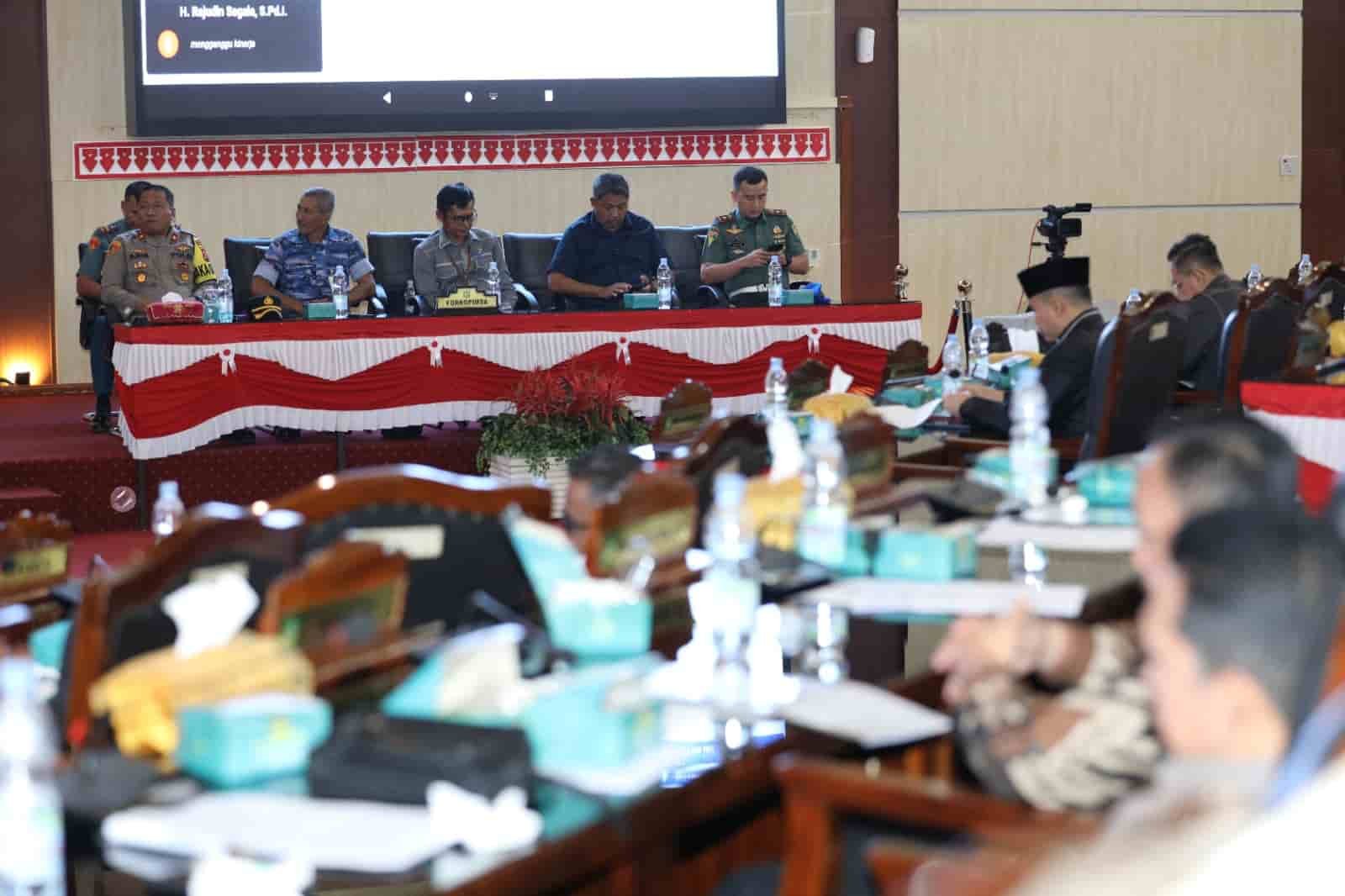 Suasana Rapat Paripurna tentang Penyampaian Laporan Badan Anggaran, Pendapat Fraksi-fraksi DPRD Kota Medan dan Penandatanganan/Pengambilan Keputusan DPRD Kota Medan Sekaligus Persetujuan Bersama atas Ranperda Kota Medan tentang Pertanggungjawaban Pelaksanaan APBD Kota Medan Tahun 2023 yang berlangsung di Ruang Rapat Paripurna DPRD Medan, Selasa (25/06/2024) siang (kedannews.com/ist).