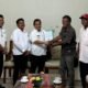 Penyerahan lahan dari masyarakat desa Sitinjo II kepada Pemkab Dairi (Pj Bupati Dairi) Charles Surung Bantjin) di Rumah Dinas Bupati Dairi, Rabu (29/5/2024).(kedannews.com/Sondang Silalahi)