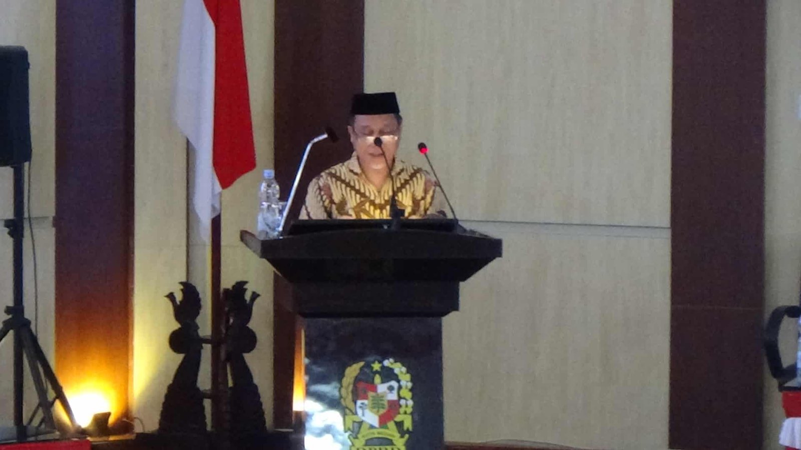 Rajudin Sagala saat sampaikan Laporan Badan Anggaran pada Rapat Paripurna tentang Penyampaian Laporan Badan Anggaran, Pendapat Fraksi-fraksi DPRD Kota Medan dan Penandatanganan/Pengambilan Keputusan DPRD Kota Medan Sekaligus Persetujuan Bersama atas Ranperda Kota Medan tentang Pertanggungjawaban Pelaksanaan APBD Kota Medan Tahun 2023 yang berlangsung di Ruang Rapat Paripurna DPRD Medan, Selasa (25/06/2024) siang (kedanmews.com/ist).