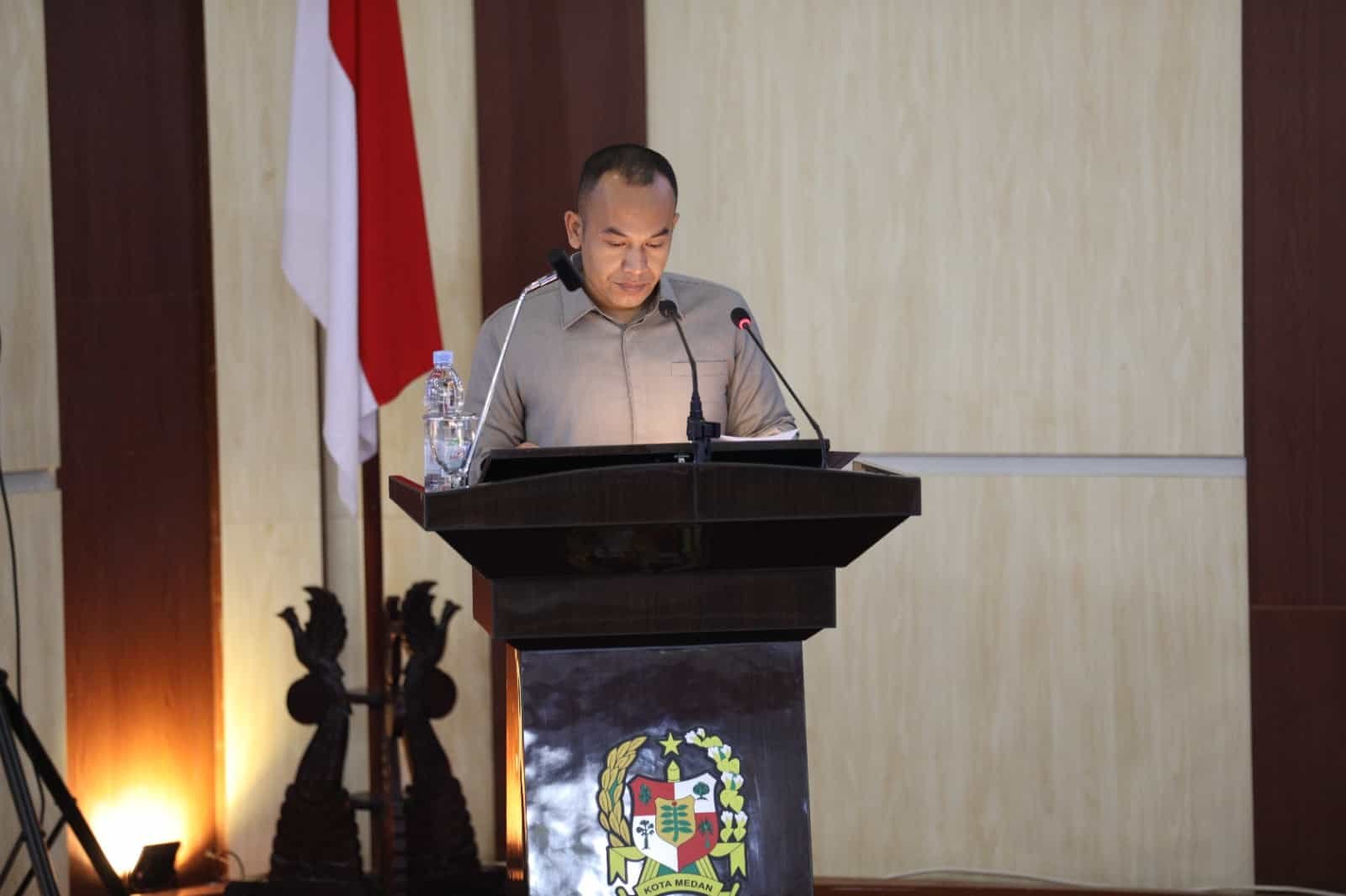 Dodi Robert Simangunsong, SH saat sampaikan Pendapat Fraksi Demokrat pada Rapat Paripurna tentang Penyampaian Laporan Badan Anggaran, Pendapat Fraksi-fraksi DPRD Kota Medan dan Penandatanganan/Pengambilan Keputusan DPRD Kota Medan Sekaligus Persetujuan Bersama atas Ranperda Kota Medan tentang Pertanggungjawaban Pelaksanaan APBD Kota Medan Tahun 2023 yang berlangsung di Ruang Rapat Paripurna DPRD Medan, Selasa (25/06/2024) siang (kedannews.com/ist).