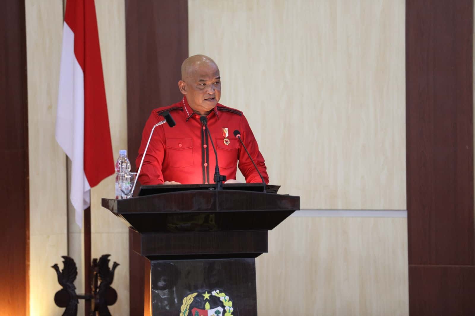 Roby Barus saat sampaikan Pendapat Fraksi PDI-P pada Rapat Paripurna tentang Penyampaian Laporan Badan Anggaran, Pendapat Fraksi-fraksi DPRD Kota Medan dan Penandatanganan/Pengambilan Keputusan DPRD Kota Medan Sekaligus Persetujuan Bersama atas Ranperda Kota Medan tentang Pertanggungjawaban Pelaksanaan APBD Kota Medan Tahun 2023 yang berlangsung di Ruang Rapat Paripurna DPRD Medan, Selasa (25/06/2024) siang (kedannews.com/ist).
