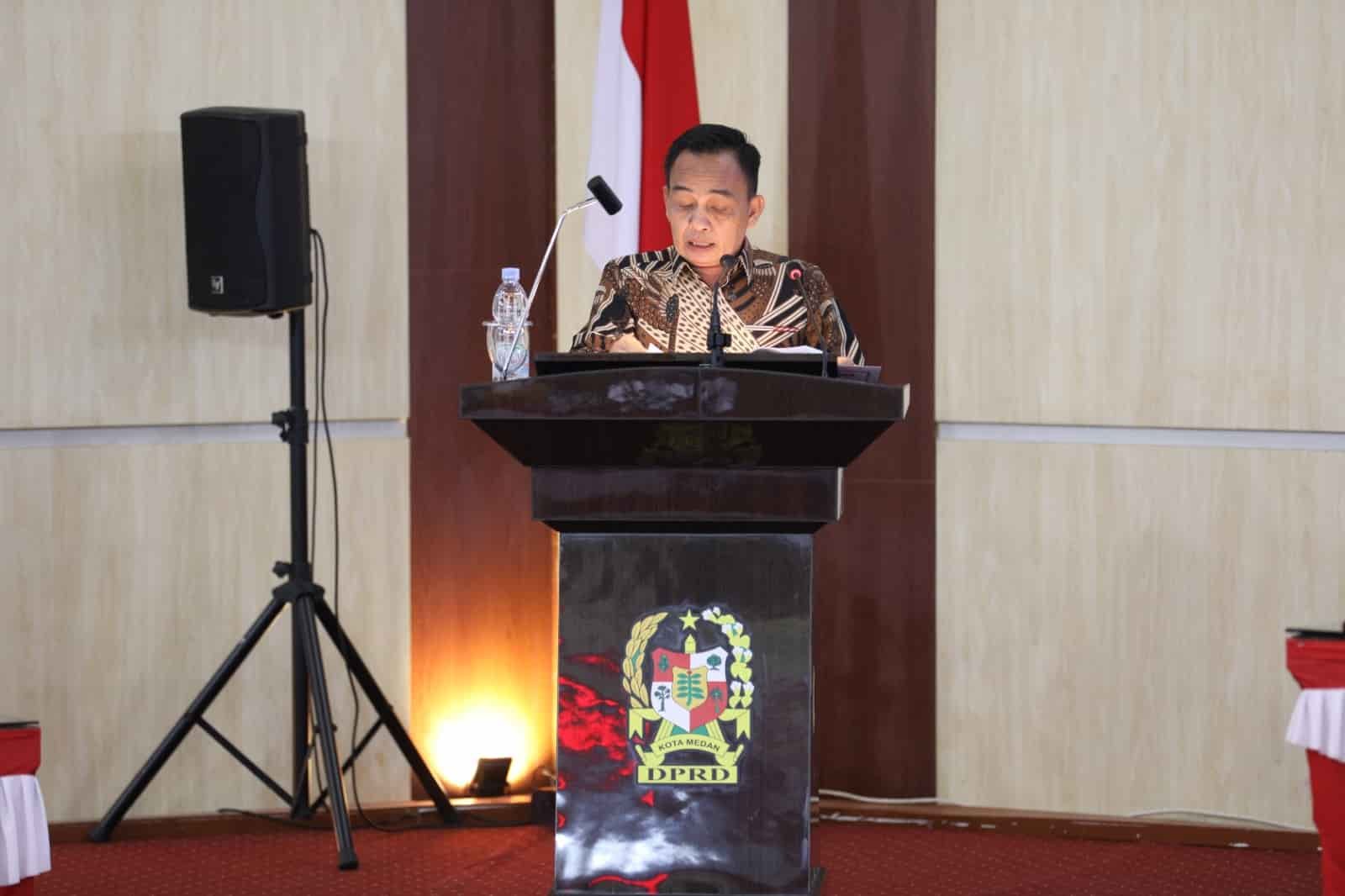 Sudari, ST saat sampaikan Pendapat Fraksi PAN pada Rapat Paripurna tentang Penyampaian Laporan Badan Anggaran, Pendapat Fraksi-fraksi DPRD Kota Medan dan Penandatanganan/Pengambilan Keputusan DPRD Kota Medan Sekaligus Persetujuan Bersama atas Ranperda Kota Medan tentang Pertanggungjawaban Pelaksanaan APBD Kota Medan Tahun 2023 yang berlangsung di Ruang Rapat Paripurna DPRD Medan, Selasa (25/06/2024) siang (kedannews.com/ist).