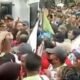 Massa buruh saat geruduk Kantor DPRD Sumut tolak TAPERA di Jalan Imam Bonjol Kota Medan, Kamis (27/6/2024) pagi (kedannews.com/Sahyar).