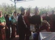 Dekatkan Pelayanan Kepada Warga, Kades Bakal Julu Serahkan Akta Kematian