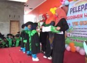 Terharu Momen Wisuda, Berlinang Air Mata Ortu Murid Saat Ucapkan Terima Kasih ke Ketua Yayasan TK Subur Mandiri “Guntur Syahputra”