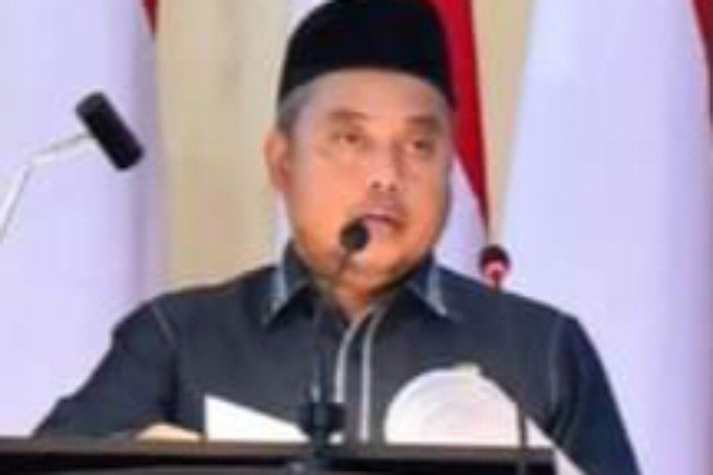 Foto : Ketua Fraksi PKS DPRD Kota Medan, Syaiful Ramadhan saat menyampaikan pandangan FPKS saat Rapat Paripurna menerima dan menyetujui Rancangan Peraturan Daerah Pembangunan Jangka Panjang Daerah (RPJPD) Kota Medan Tahun 2025-2045 untuk ditetapkan menjadi Peraturan Daerah (Perda) Kota Medan.(ist/Menarapos.id)