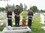 Ziarah ke TMP Dalam Rangka HBA ke-64 dan HUT IAD ke-XXIV Tahun 2024, Kajati Sumut Tabur Bunga pada Makam 2 Mantan Gubernur