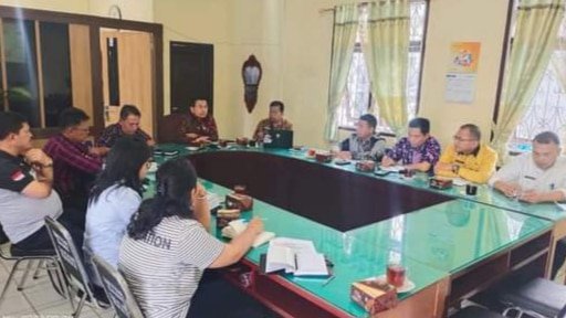 Team pengendali Inflasi Daerah (TPID) saat raker di ruangan asisten perekonomian pemkab Dairi, Selasa (2/7/2024).(kedannews.com/Sondang Silalahi).