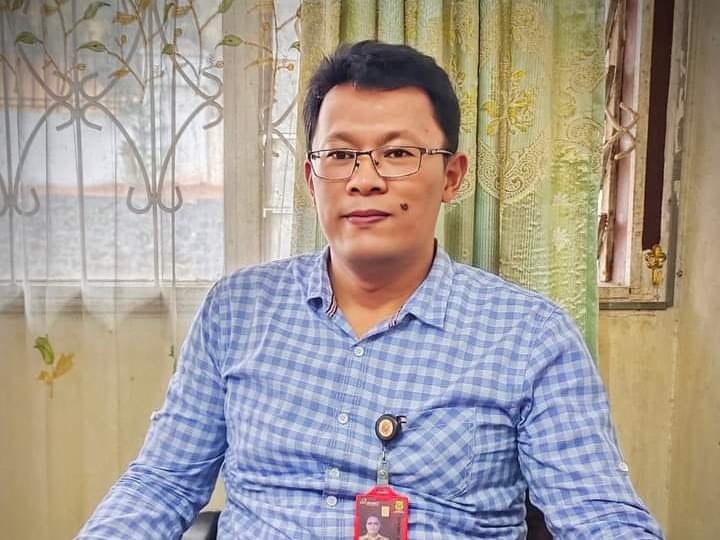 Lipinus Sembiring, kepala bagian Perekonomian Sekretariat Daerah Kabupaten Dairi saat di temui diruangannya, Jumat (28/6/2024).(kedannews.com/Sondang Silalahi)