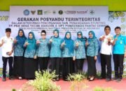 Pj. Ketua TP PKK Langkat Berikan 100 Paket Sembako Bantuan Presiden RI di Kecamatan Tanjung Pura