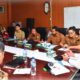Foto : RDP di Komisi 1 DPRD Medan tentang dugaan pengangkatan kecurangan Kepling 13 Kotamatsum IV. (ist/Menarapos.id)