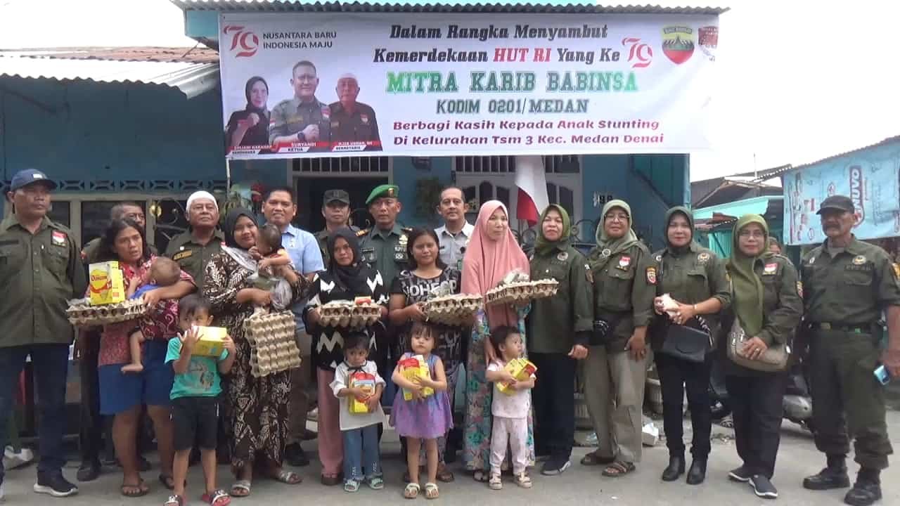 MKB Kodim 0201/Medan bersama Tiga Pilar dan warga di Rawa 2 Gang Baru Jalan Kelurahan Tegal Sari Mandala 3 Kecamatan Medan Denai Kota Medan, Selasa (13/08/2024) pagi. (kedannews.com/Aris).