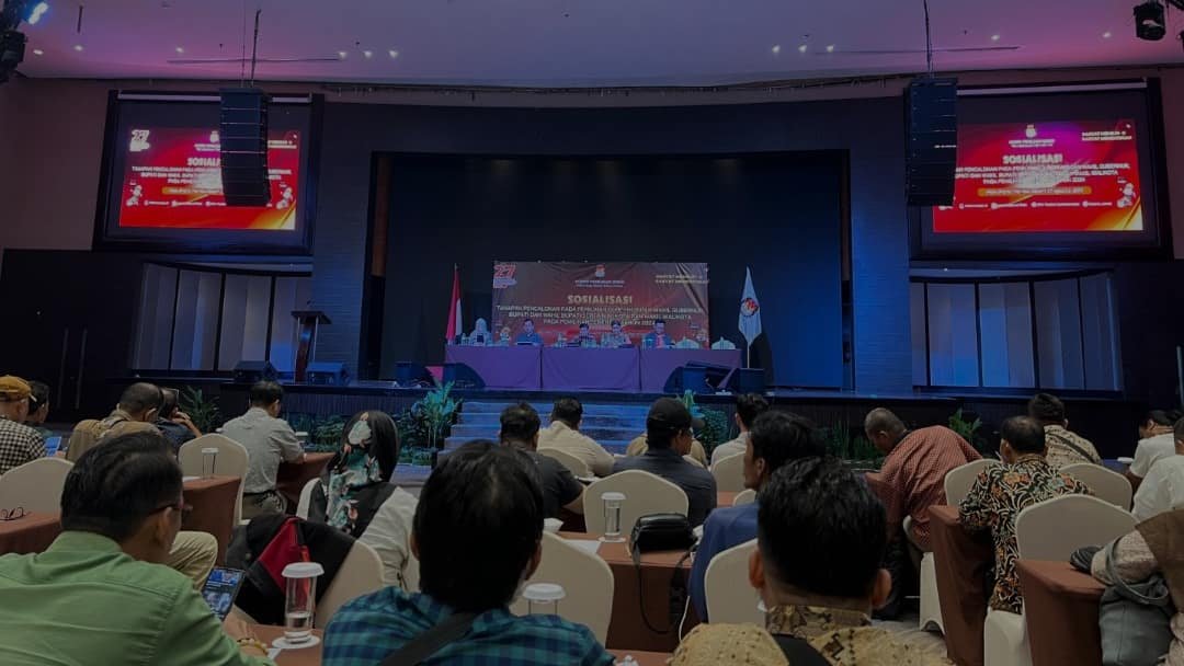 Suasana acara sosialisasi yang digelar oleh Komisi Pemilihan Umum (KPU) Sumatera Utara, Jumat (23/08/2024). (kedannews.com/Aris).