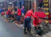 PUD Pasar Tetap Menjaga Kebersihan Dan Keindahan Pasar Menjelang Penilaian Adipura 2024