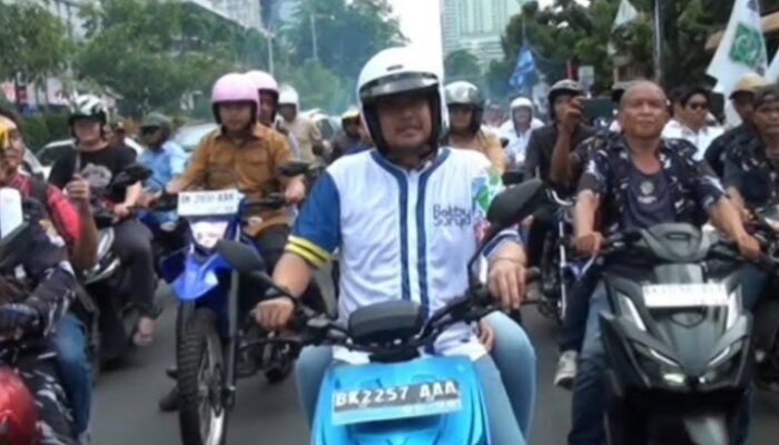 Bobby-Surya Bersejarah: Daftar ke KPU Sumut dengan Bersepeda Motor Listrik, Ditemani Istri dalam Langkah Berani