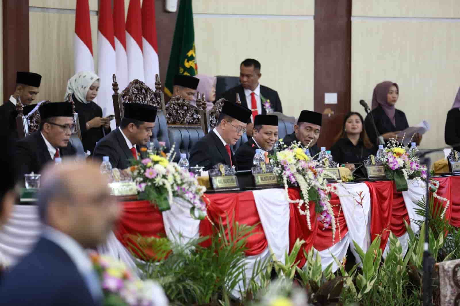 Ketua DPRD Medan 2019-2024, Hasyim SE saat membuka dan memimpin Rapat Paripurna Pengucapan Sumpah/Janji Anggota DPRD Kota Medan Masa Jabatan 2024-2029 berlangsung di Gedung DPRD Medan, Jalan Kapten Maulana Lubis, Kelurahan Petisah Tengah, Kecamatan Medan Petisah, pada Selasa (17/09/2024). (kedannews.com/Foto: ist).