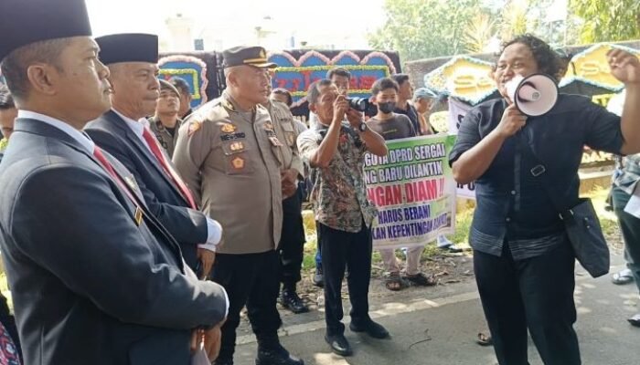 Aksi Damai Mahasiswa dan Warga Cinta Sergai di Hari Pelantikan DPRD Sergai, Desak Penuntasan Kasus Korupsi dan Pemberantasan Kejahatan
