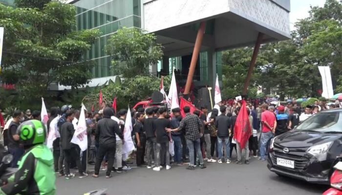 Ratusan Kader Militan PDIP Desak Megawati Tolak “Kader Loncatan” Sebagai Ketua DPRD Medan