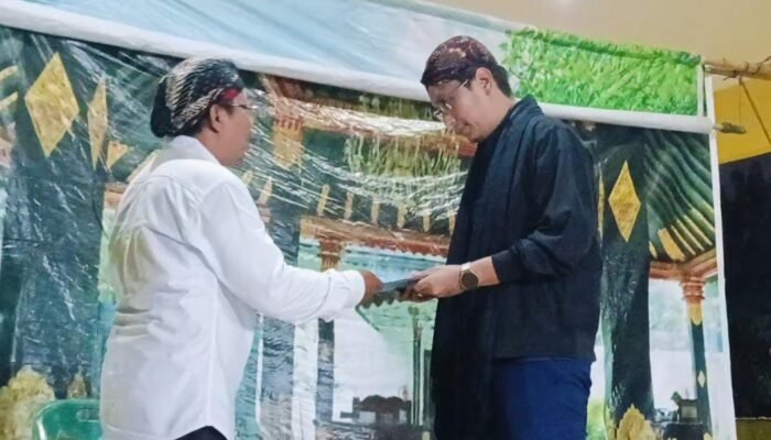 Rico Waas Ajak Diskusi dan Berjanji Tuntaskan Legalitas Tanah di Mabar Hilir Bersama Warga
