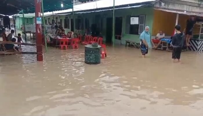 Banjir Rendam Lingkungan XIV Medan Barat, Warga Berharap Gubernur Baru Beri Solusi