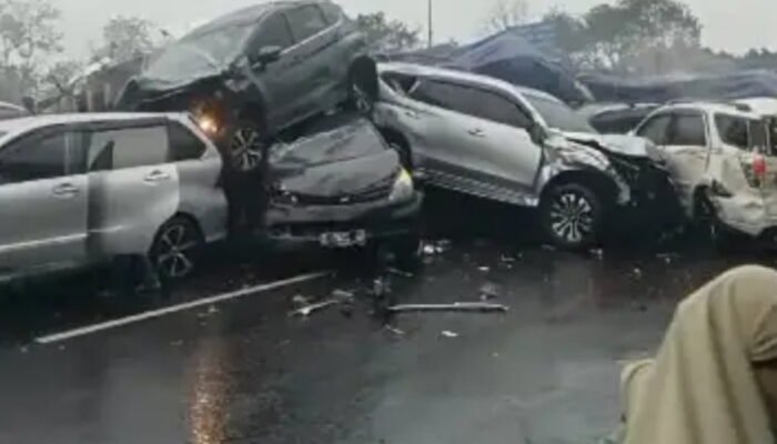 Kecelakaan Beruntun di Tol Purbaleunyi, Kendaraan Ringsek Saling Bertumpuk: Arah Jakarta Dialihkan
