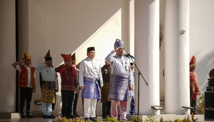 Upacara Peringatan Hari Sumpah Pemuda ke-96, Wali Kota Medan Kenakan Pakaian Adat Melayu dan Serukan Kekuatan Pemuda untuk Indonesia Emas