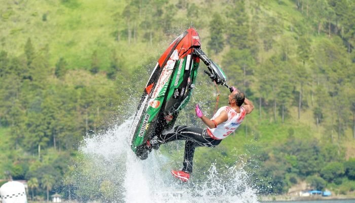 Keajaiban Karo Cup 2024: Juara Aquabike World Championship Lino Araujo Kagumi Keindahan Danau Toba