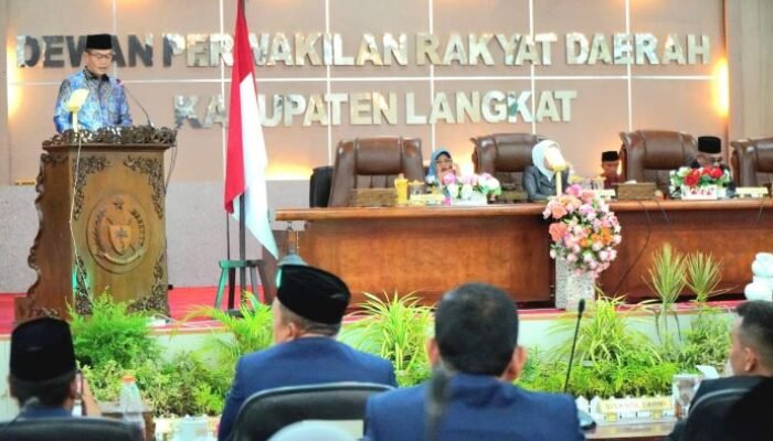 Pj Bupati Langkat Dorong DPRD Cepat Respons Keluhan Warga di Paripurna Pelantikan Pimpinan Baru
