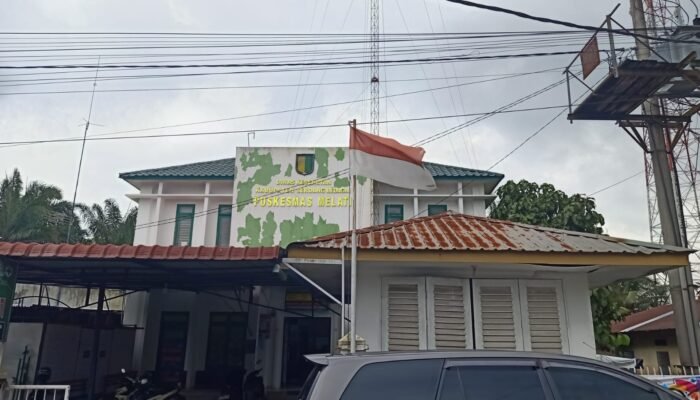 Miris! Bendera Merah Putih Sobek dan Kusam Masih Berkibar di UPT Puskesmas Melati Perbaungan