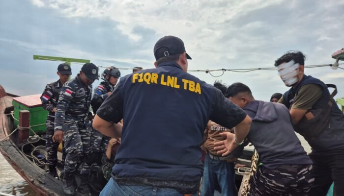 TNI AL Gagalkan Penyelundupan 26 PMI dan Sabu di Selat Malaka