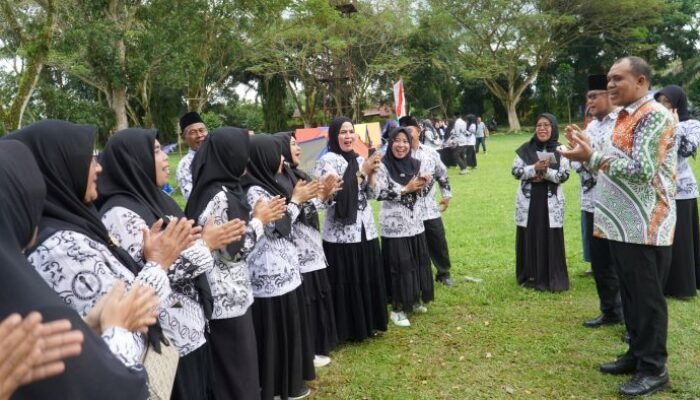 Pj Bupati Langkat Buka Kemah Bakti Perempuan PGRI