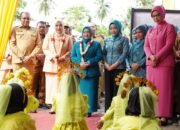 Pj Bupati Langkat Dampingi Ketua TP PKK Sumut Pantau Pemberian Makan Gratis untuk Siswa SD