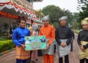 Pj Bupati Pimpin Upacara HUT ke-275 Kabupaten Langkat, Dorong Kinerja ASN dan Bagikan Santunan