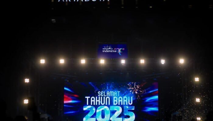 Pesta Kembang Api dan Semarak Tahun Baru 2025, Ribuan Warga Padati Lapangan Benteng Medan!