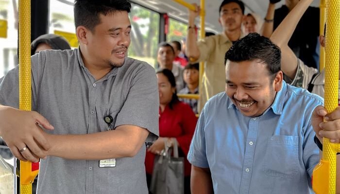 Naik Bus Listrik, Bobby Nasution Dukung Program One Day No Car