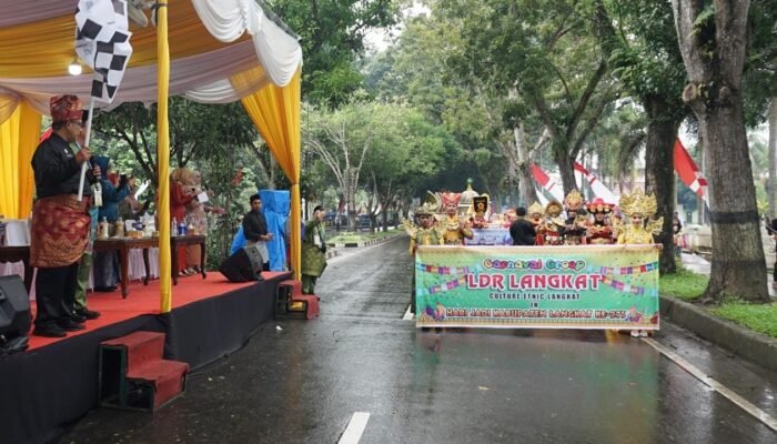 Spektakuler! Karnaval Budaya 14 Etnik Gemparkan HUT ke-275 Langkat, Ribuan Warga Tumpah Ruah