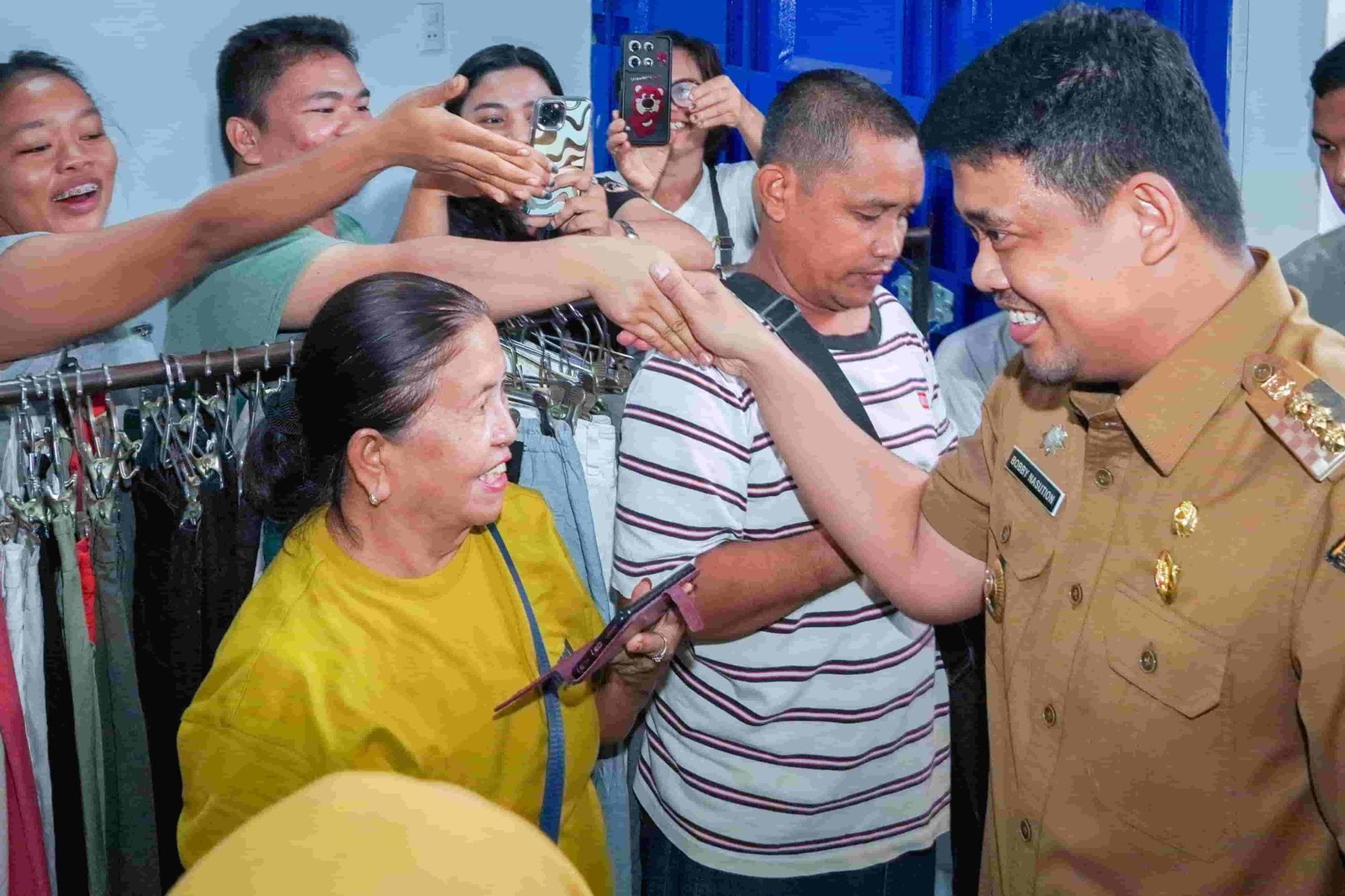 Suasana saat Wali Kota Medan Bobby Nasution meresmikan Pasar Simalingkar yang berada di jalan Jahe, Kelurahan Mangga, Kecamatan Medan Tuntungan, Senin (17/2/25). (kedannews.com/foto: ist).