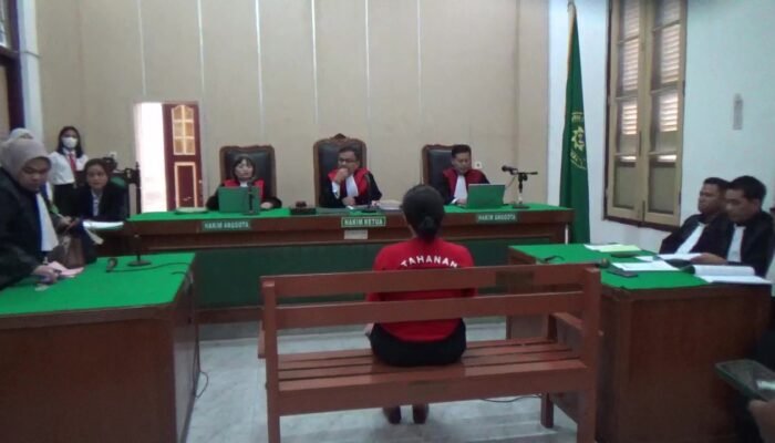 Ratu Entok Menangis di Sidang Pledoi: “Saya Tidak Bermaksud Menghina!” Kuasa Hukum Bantah Tuntutan JPU