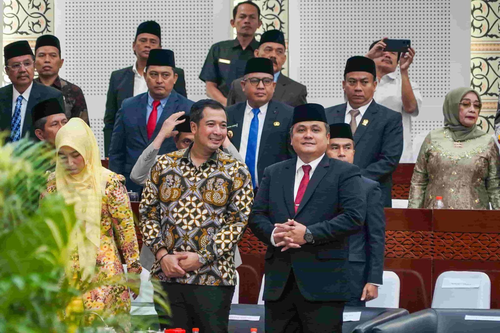 Suasana Sidang Paripurna Pelantikan dan Pengucapan Sumpah Janji Ketua DPRD Provinsi Sumatera Utara masa jabatan 2024-2029. Acara berlangsung di ruang rapat Paripurna, Gedung DPRD Sumut, Jalan Imam Bonjol Medan, Jumat (3112025). (kedannews.comfoto ist).